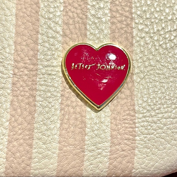 Betsey Johnson Pink and Cream Padded Wristlet Cosmetics Tote LOVE w/Rose Lining - Picture 3 of 7